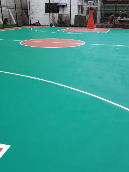 肃北 球场长期使用易出现地面开裂